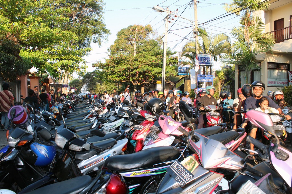 Sanur trafic scooter