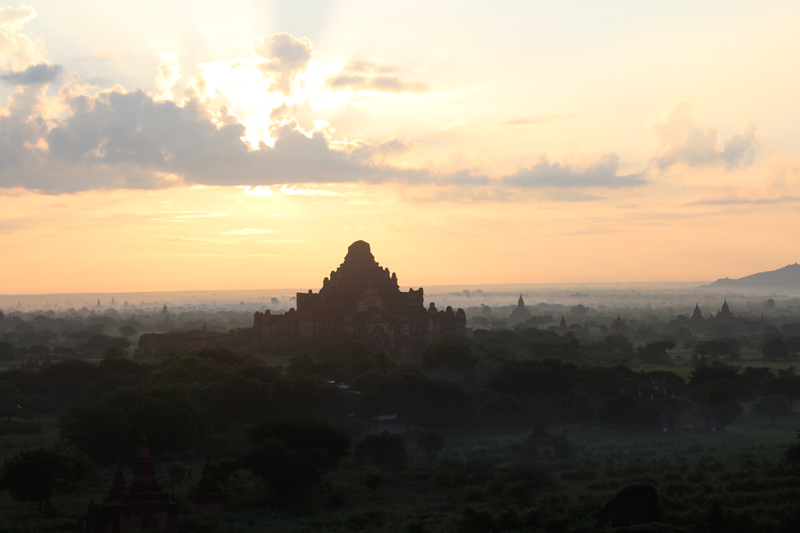 Lever du soleil Bagan Birmanie