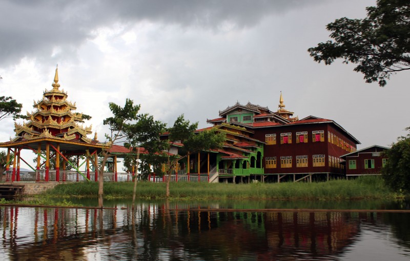 Temple lac Inlé