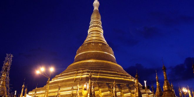 Yangon pagode Shwedagon nuit